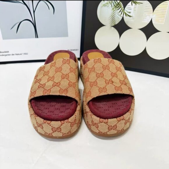 Gucci Slides - Picture 5 of 5